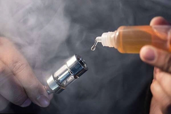 Có nên sử dụng tinh dầu vape đã ngả màu