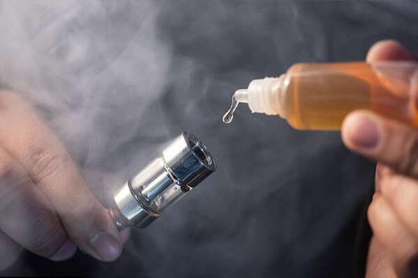 Đổ tinh dầu Vape đúng cách