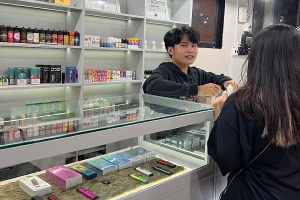 Nhân viên tư vấn tại Torai9 Vape Store thân thiện