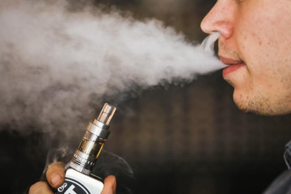 Sử dụng liên tục khiến vape bị bắn tinh dầu.