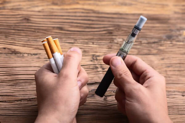 Thuốc lá điện tử ít nguy hại hơn thuốc lá truyền thống